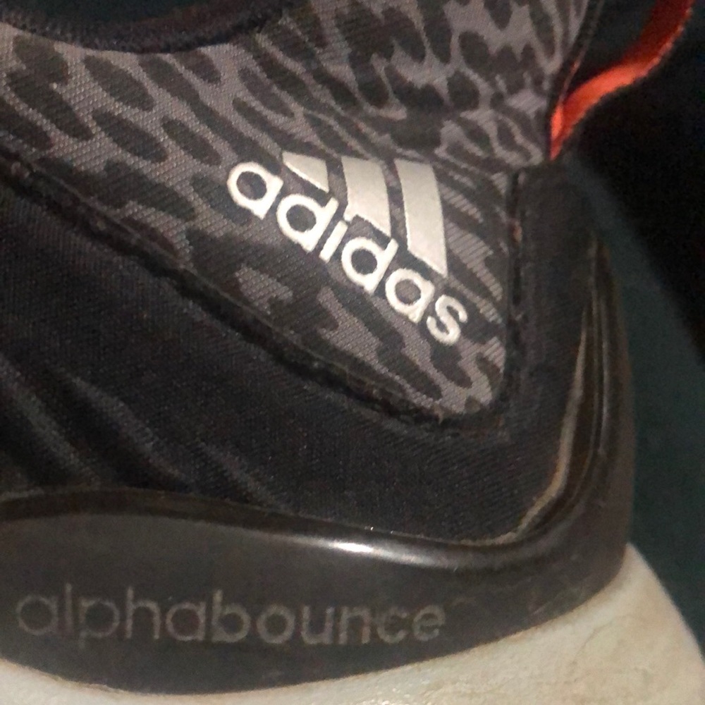 Men’s Adidas black/grey tennis shoes